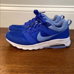 Nike Air Max Motion Women’s size 7